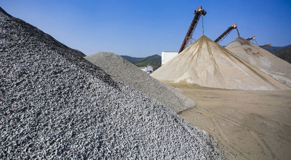 投資一家制砂廠能賺錢嗎？什么樣的制砂機(jī)生產(chǎn)效率高？