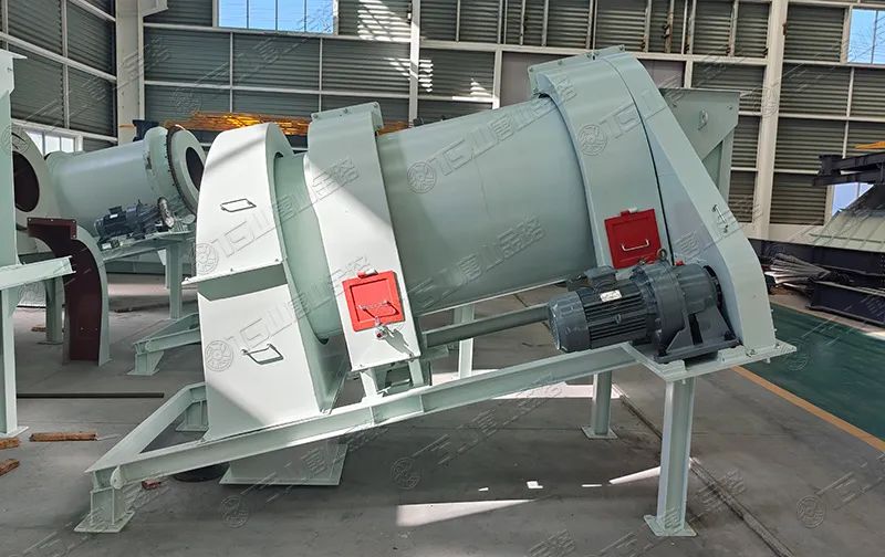 機(jī)制砂防離析、防揚(yáng)塵，有經(jīng)驗(yàn)的砂廠都在用加濕拌和機(jī)