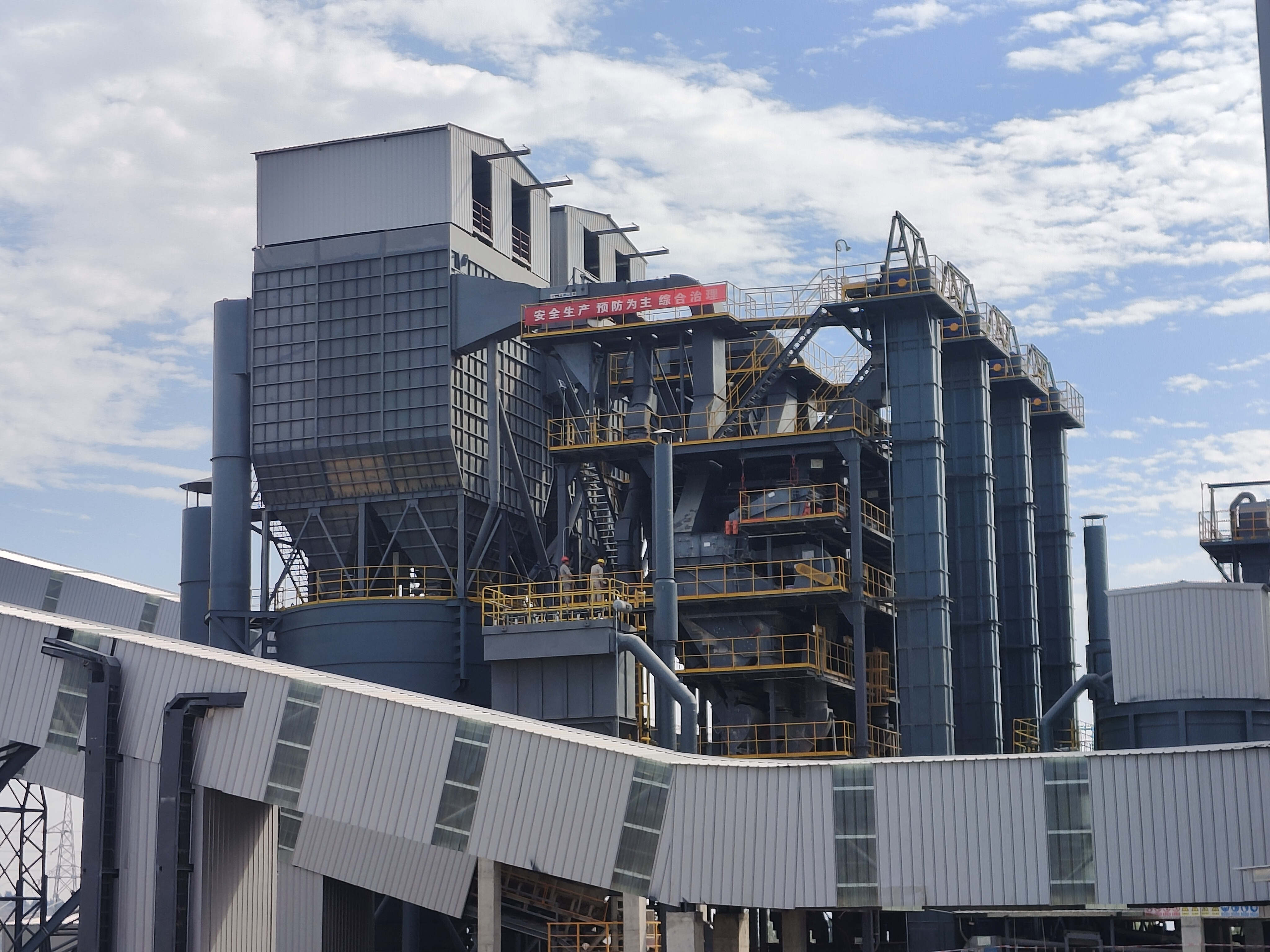 哪些石頭可以制砂？機(jī)制砂生產(chǎn)線(xiàn)流程？制砂樓優(yōu)勢(shì)？